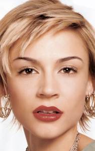   / Samaire Armstrong